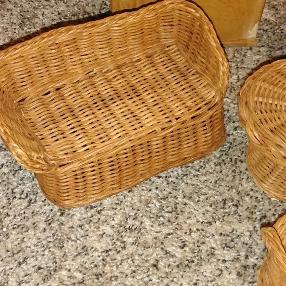 Vintage STROMBECKER Natural Wood and Wicker DOLLHOUSE Lot 14 Pieces TLC - Picture 6 of 10